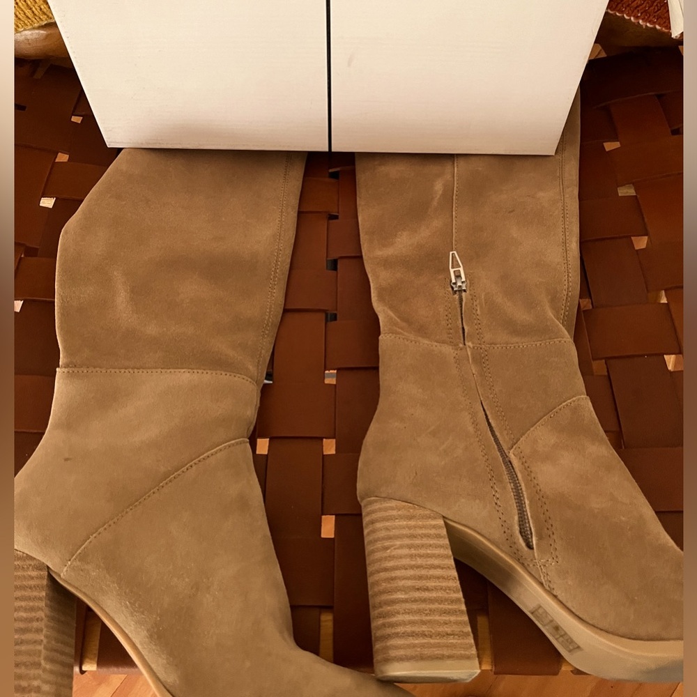 EUC Dolce Vita suede boots